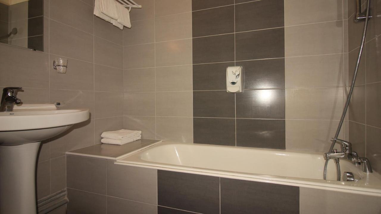 Logis Hotel Lodge La Valette セッソン・セヴィニエ エクステリア 写真