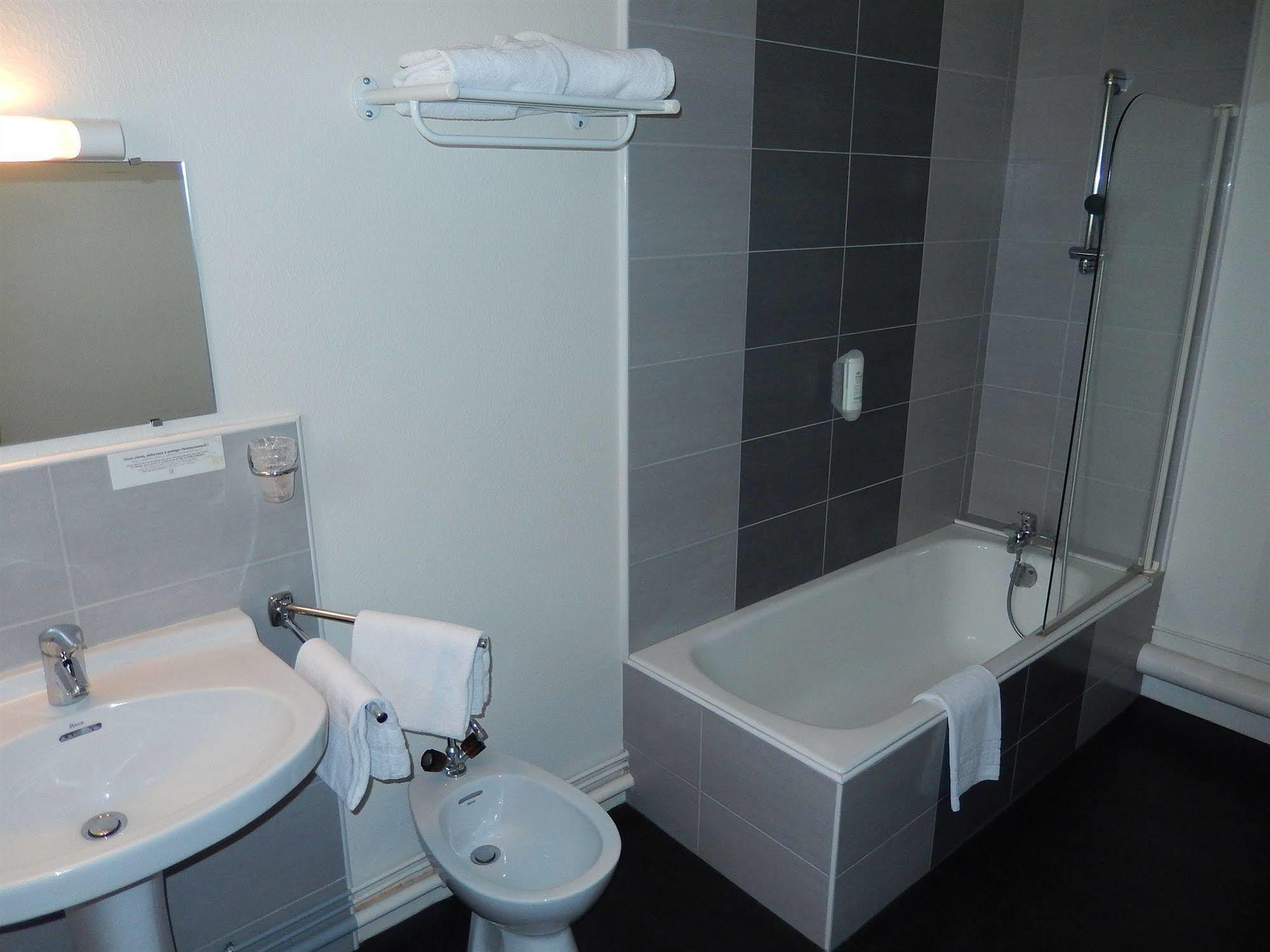 Logis Hotel Lodge La Valette セッソン・セヴィニエ エクステリア 写真